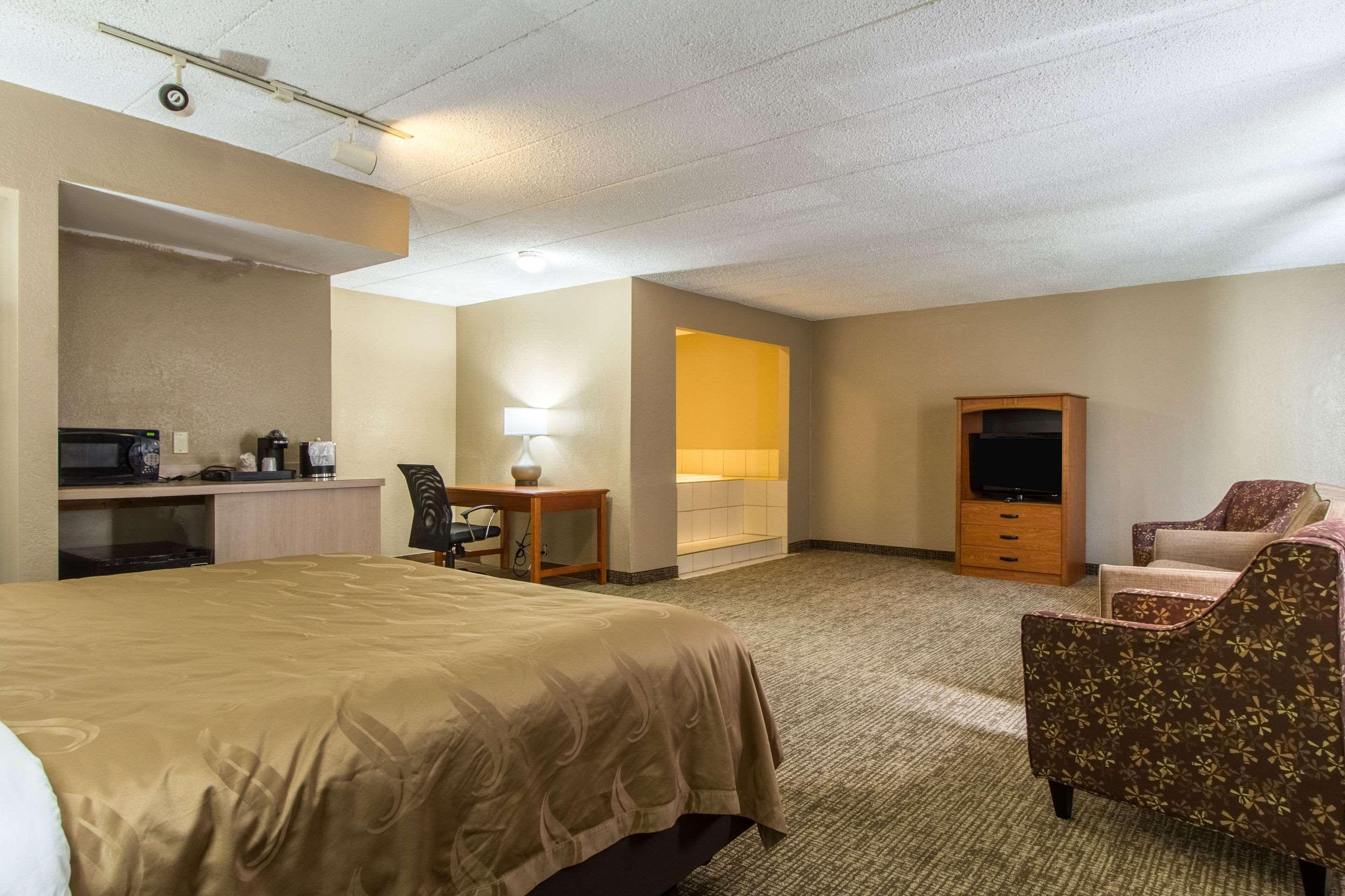 Econo Lodge Wickliffe - Cleveland East Exterior photo